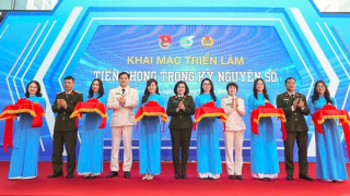 Khai mạc Triển lãm “Tiên phong trong kỷ nguyên số” và Triển lãm ảnh “Tự hào vững tin theo Đảng”